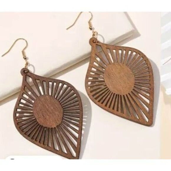 Light Weight Wooden Dangle Earrings New‎ - Picture 1 of 2